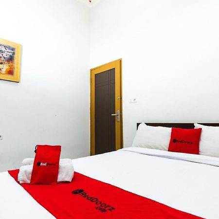 Reddoorz @ Hertasning Area 2 Makassar Exterior photo