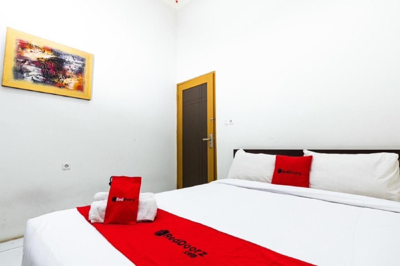 Reddoorz @ Hertasning Area 2 Makassar Exterior photo